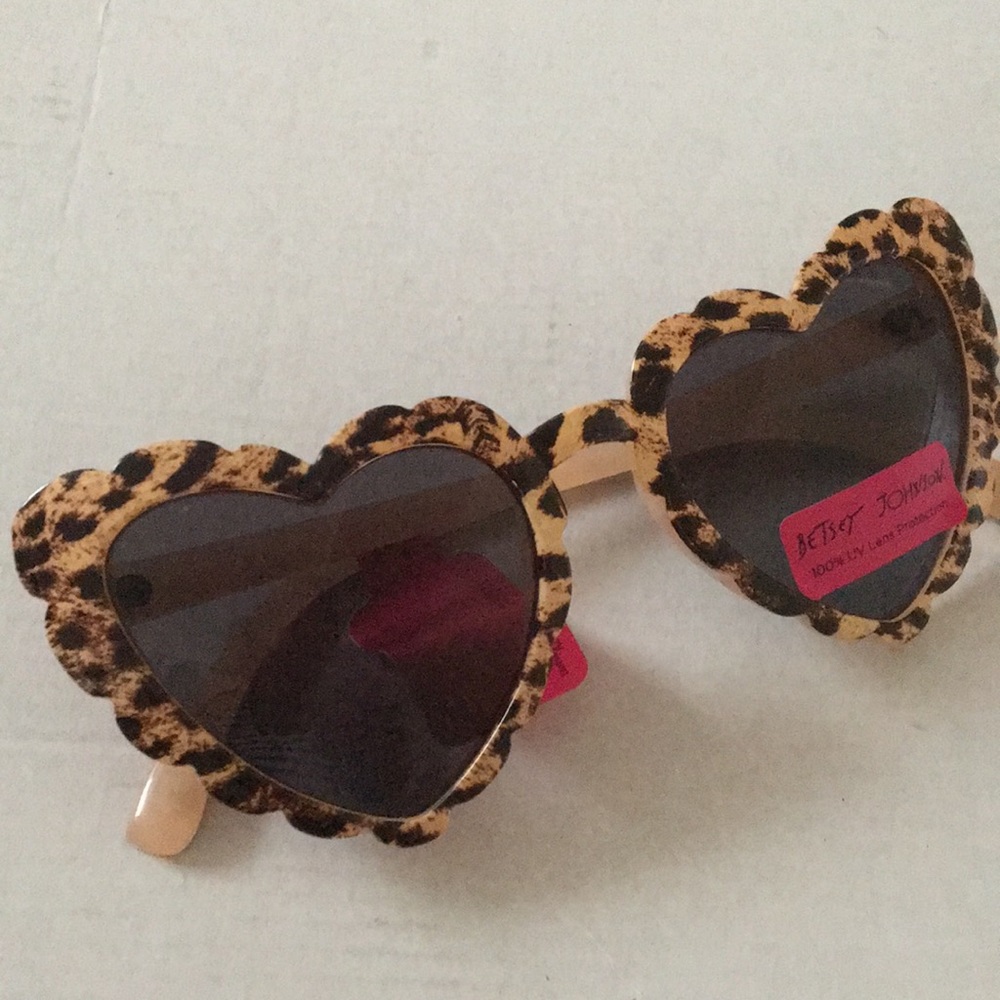 Betsey Johnson True To Heart Sunglasses in Leopard